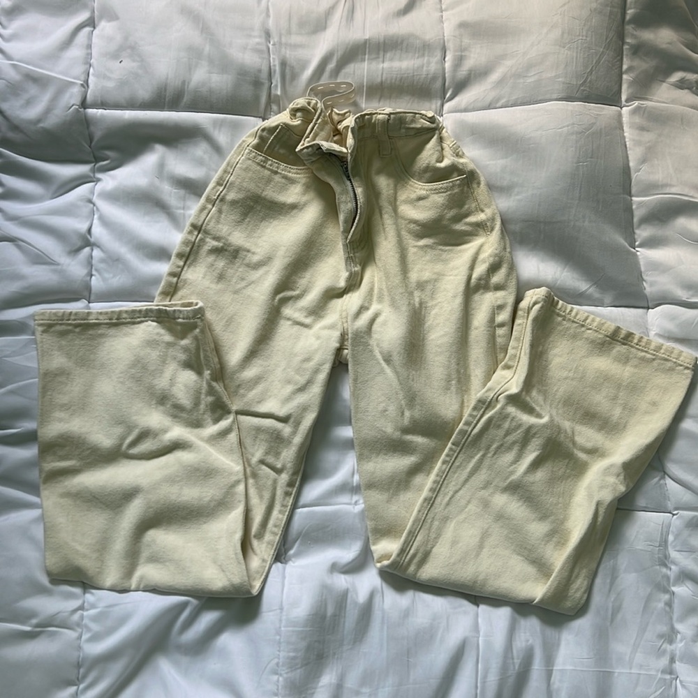 Cream cargo pants. Small.
